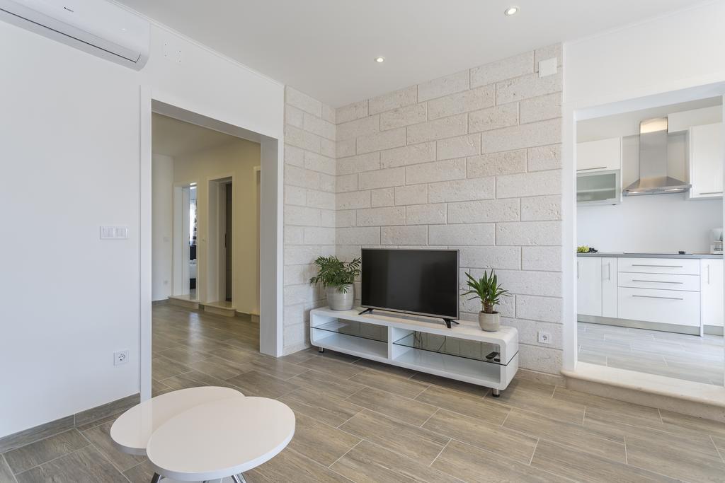 Apartments Biserka 波尔 外观 照片