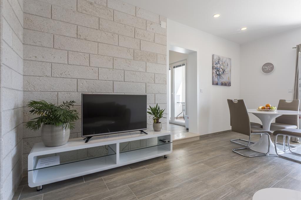 Apartments Biserka 波尔 外观 照片