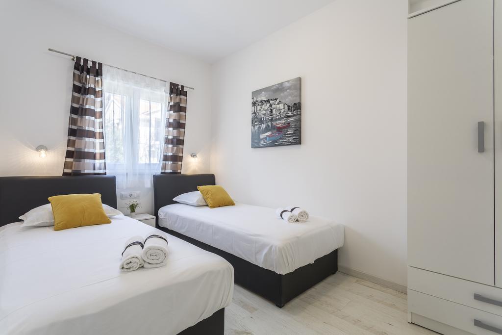 Apartments Biserka 波尔 外观 照片